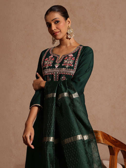 Janasya Women's Bottle Green Chanderi Silk Zari Yoke Embroidered Straight Kurta Set